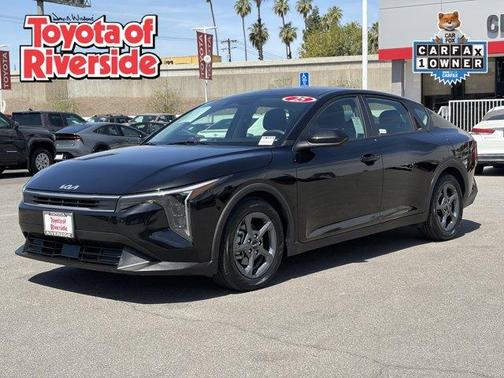 Aurora Black Pearl 2025 Kia K4