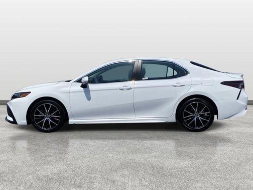 Ice 2024 Toyota Camry SE