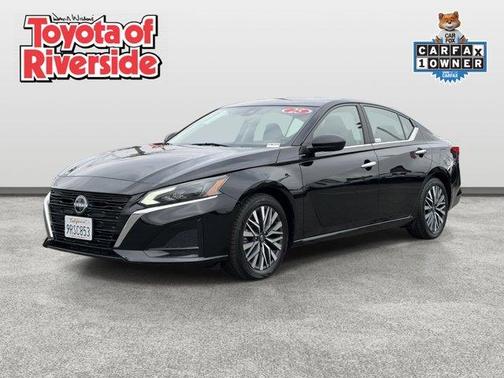 Black 2025 Nissan Altima SV