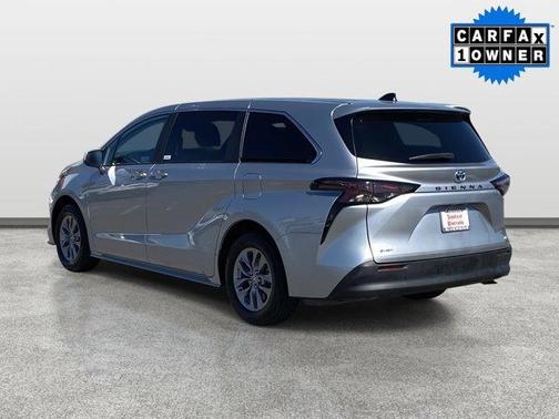 2025 Toyota Sienna LE