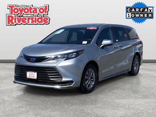 2025 Toyota Sienna LE