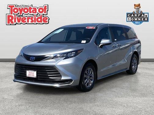 Celestial Silver Metallic 2025 Toyota Sienna LE