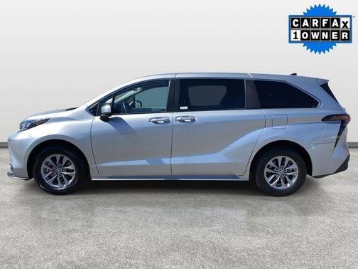 2025 Toyota Sienna LE