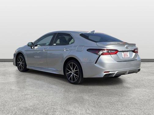 Celestial Silver Metallic 2022 Toyota Camry SE