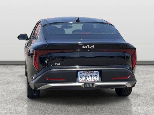 Aurora Black Pearl 2025 Kia K4