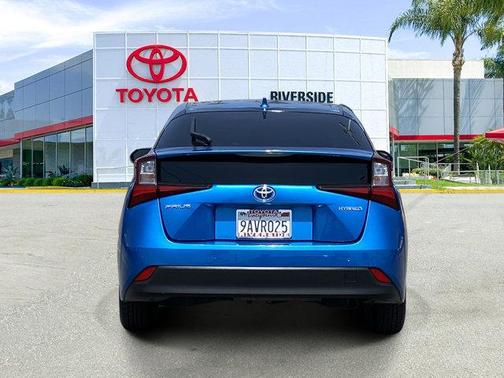 2022 Toyota Prius LE