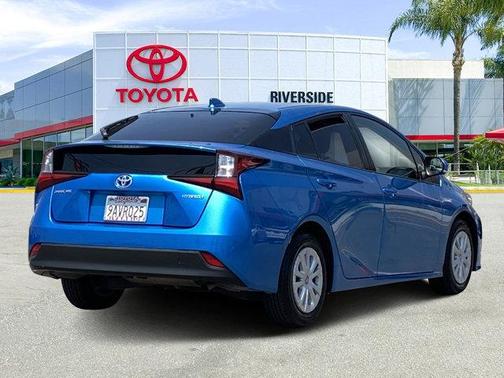 2022 Toyota Prius LE