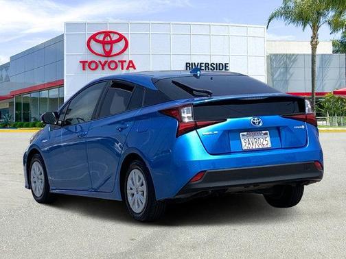 2022 Toyota Prius LE