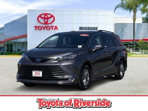 2021 Toyota Sienna XLE