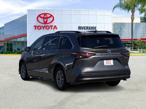 2021 Toyota Sienna XLE