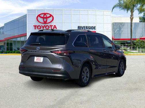 2021 Toyota Sienna XLE