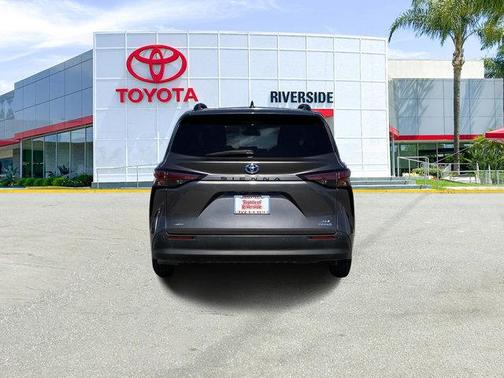2021 Toyota Sienna XLE