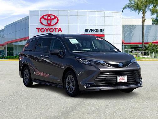 2021 Toyota Sienna XLE