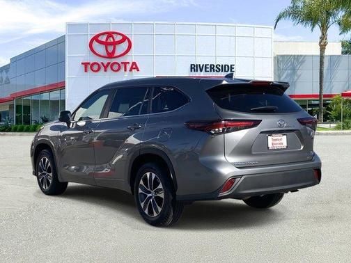 2025 Toyota Highlander XLE