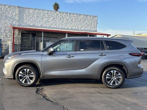 2025 Toyota Highlander XLE