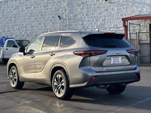 2025 Toyota Highlander XLE