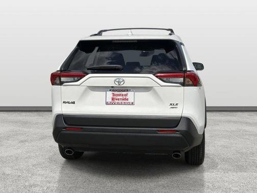 Ice 2023 Toyota RAV4 XLE