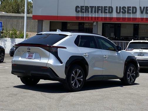 2025 Toyota bZ4X XLE