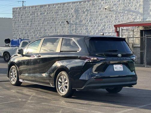 2025 Toyota Sienna XLE