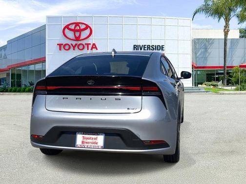 2025 Toyota Prius LE