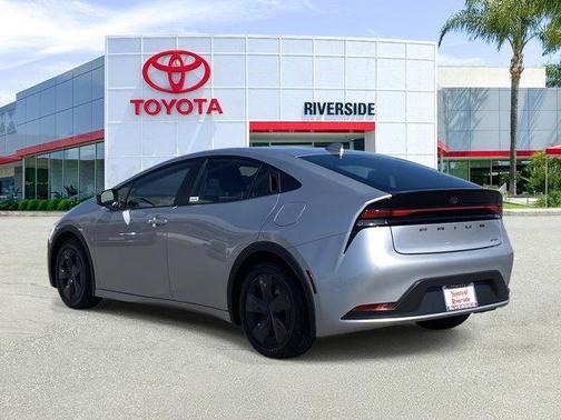 2025 Toyota Prius LE