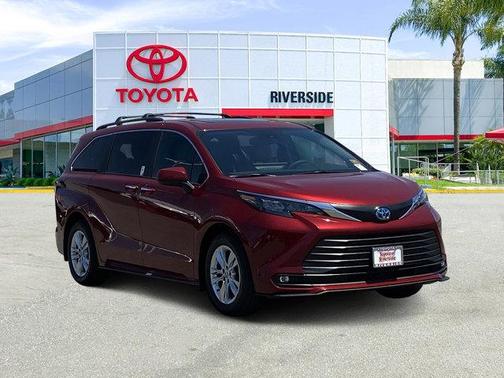 2025 Toyota Sienna XLE