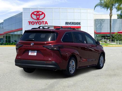 2025 Toyota Sienna XLE