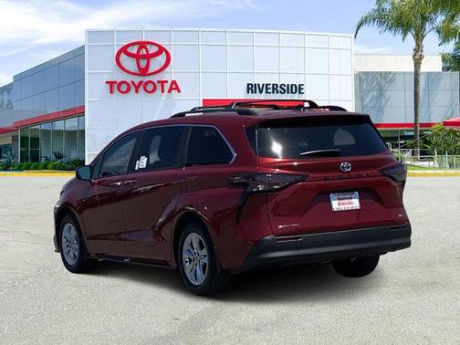 2025 Toyota Sienna XLE