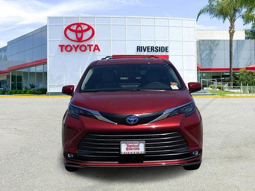 2025 Toyota Sienna XLE