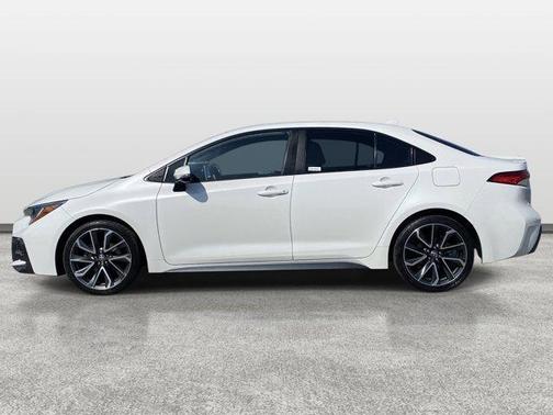 Blizzard Pearl 2021 Toyota Corolla SE