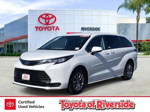 2023 Toyota Sienna LE