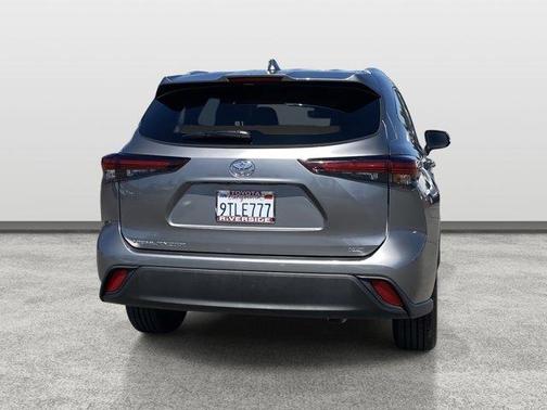 Magnetic Gray Metallic 2025 Toyota Highlander XLE