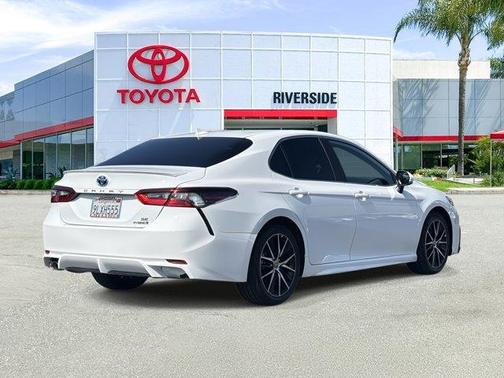 2024 Toyota Camry Hybrid SE