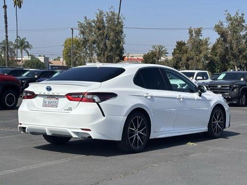 2024 Toyota Camry Hybrid SE