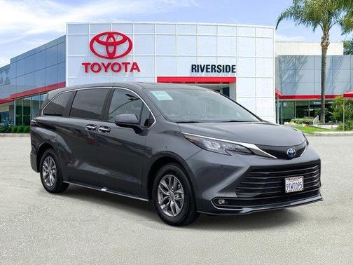 2025 Toyota Sienna XLE