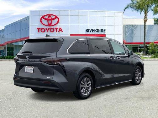 2025 Toyota Sienna XLE