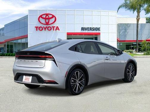 2025 Toyota Prius XLE