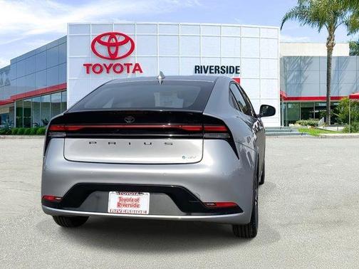 2025 Toyota Prius XLE