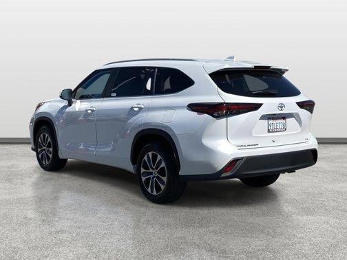 Wind Chill Pearl 2025 Toyota Highlander XLE