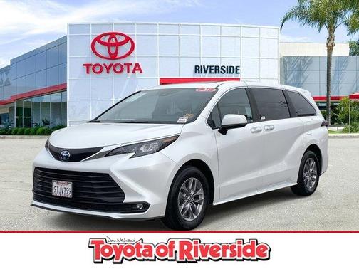 2025 Toyota Sienna XLE