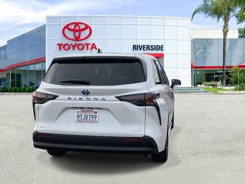 2025 Toyota Sienna XLE