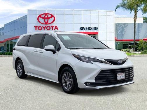 2025 Toyota Sienna XLE