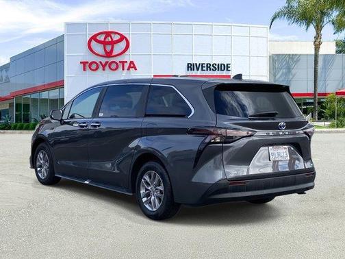 2025 Toyota Sienna XLE