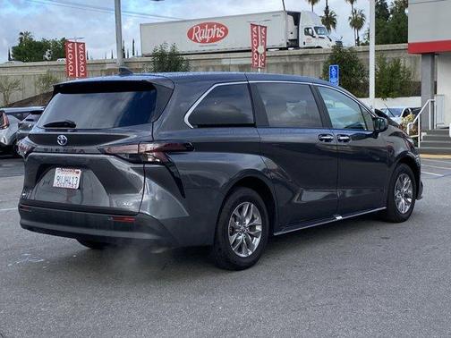 2025 Toyota Sienna XLE