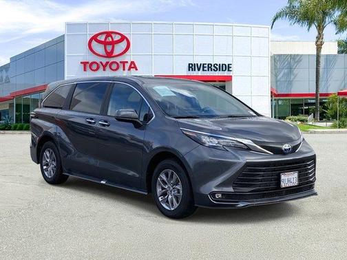 2025 Toyota Sienna XLE