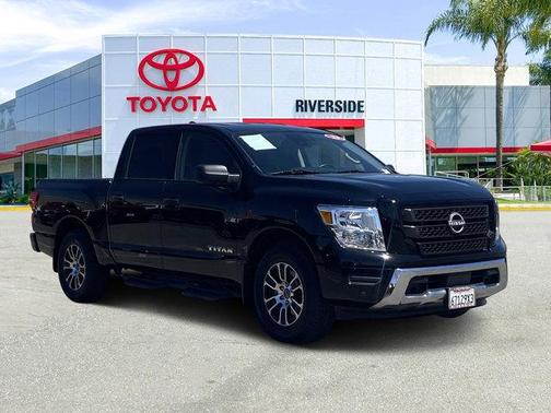 2023 Nissan Titan SV