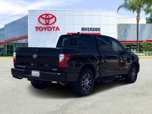 2023 Nissan Titan SV