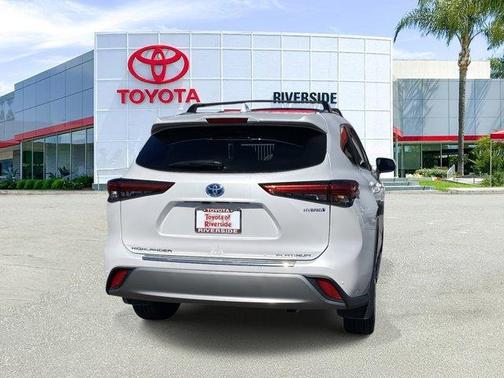 2023 Toyota Highlander Hybrid Platinum