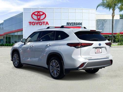 2023 Toyota Highlander Hybrid Platinum