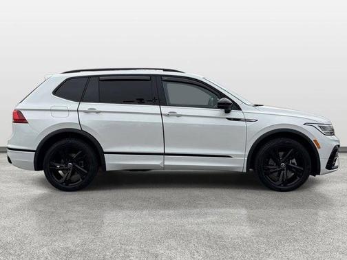 Opal White Pearl Effect 2023 Volkswagen Tiguan 2.0T SE R-Line Black